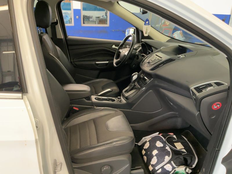Ford Kuga 2.0 TDCi Titanium 2015 – снимка 16