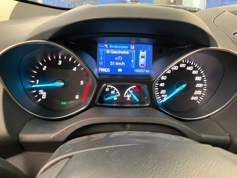 Ford Kuga 2.0 TDCi Titanium 2015 – снимка 18