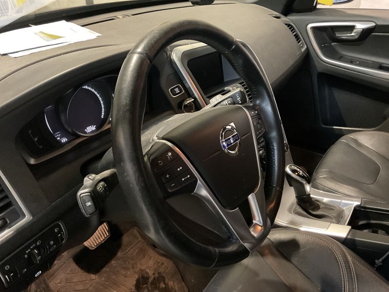 Volvo XC60 2.0 D3 Kinetic 2WD 2017 – снимка 29