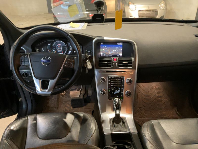 Volvo XC60 2.0 D3 Kinetic 2WD 2017 – снимка 17