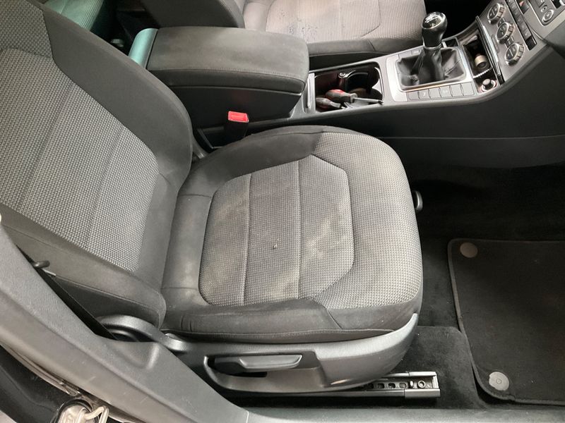 Volkswagen Passat 1.6 TDI Business Edition BlueMotion Tech 2015 – снимка на щета 39