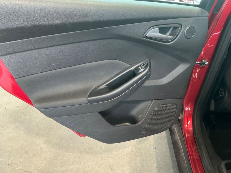 Ford Focus 2.0 TDCi Titanium 2013 – снимка 32