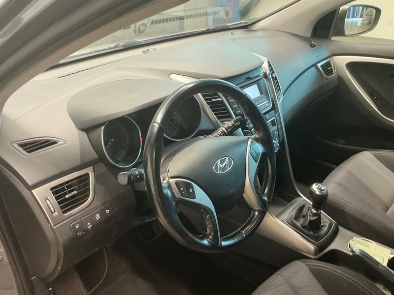 Hyundai i30 1.6 CRDi Trend blue 2013 – снимка 26