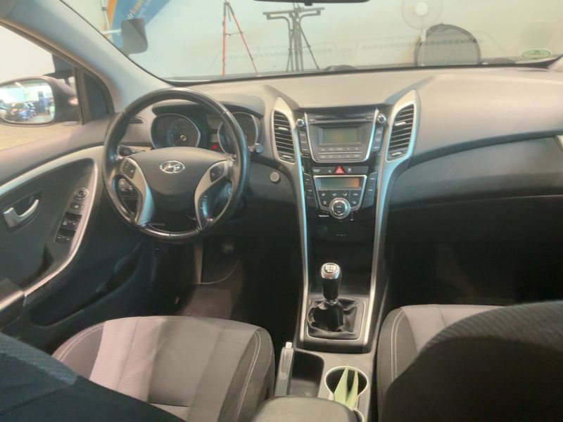 Hyundai i30 1.6 CRDi Trend blue 2013 – снимка 18