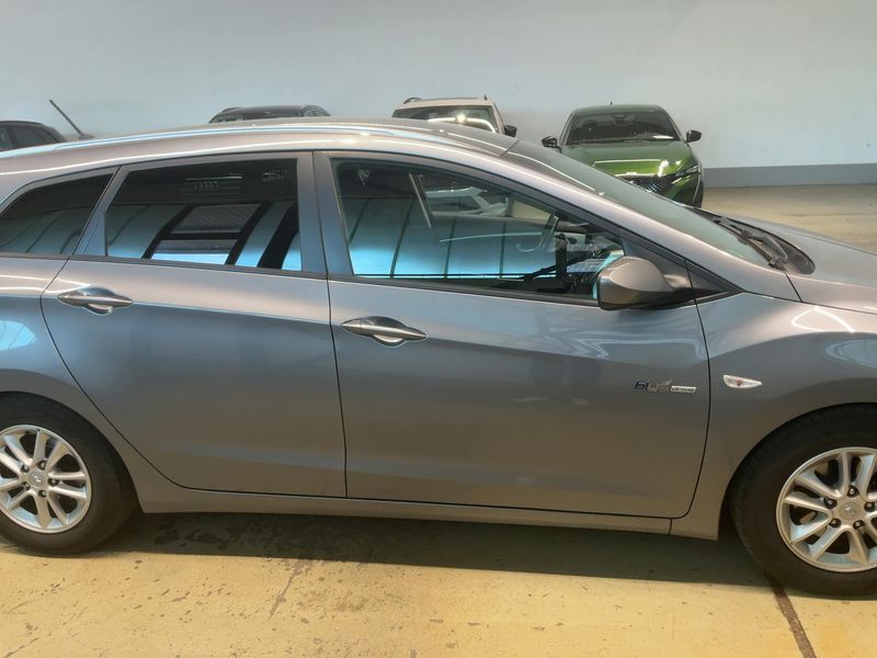 Hyundai i30 1.6 CRDi Trend blue 2013 – снимка 10