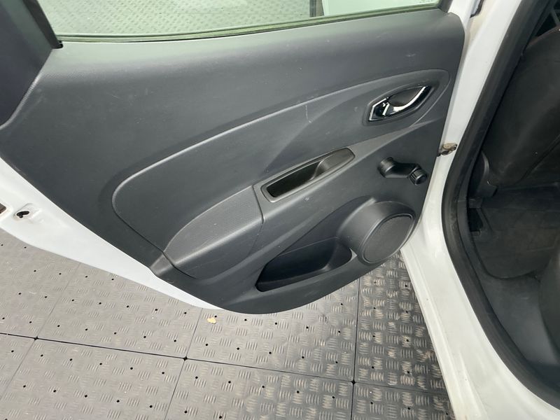 Renault Clio 1.2 Expression 2013 – снимка 25