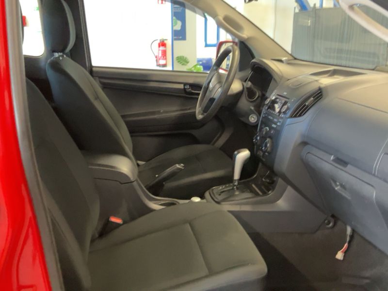 Isuzu D-MAX 1.9 Turbodiesel Space Cab Basis 4WD 2018 – снимка 16