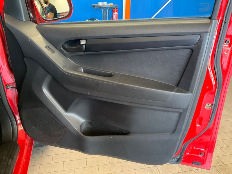 Isuzu D-MAX 1.9 Turbodiesel Space Cab Basis 4WD 2018 – снимка 33