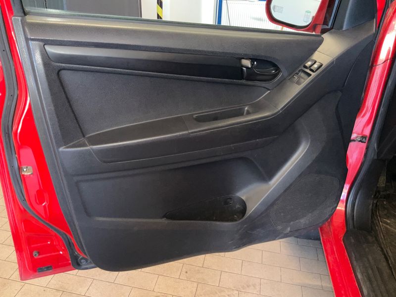 Isuzu D-MAX 1.9 Turbodiesel Space Cab Basis 4WD 2018 – снимка 34