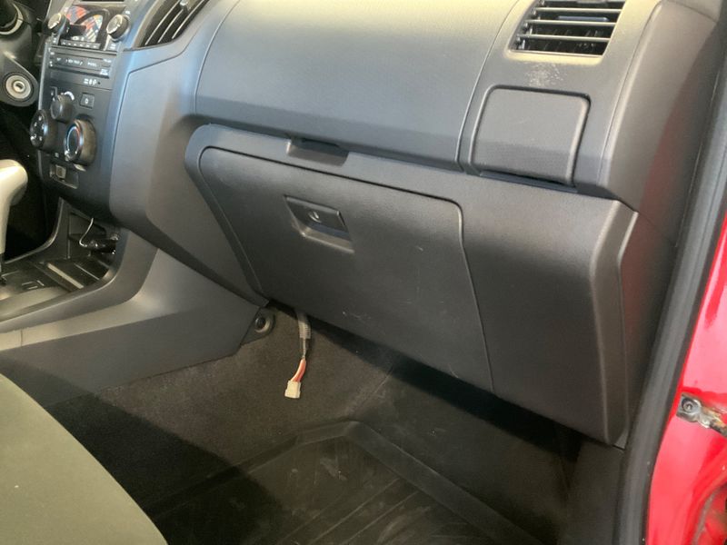 Isuzu D-MAX 1.9 Turbodiesel Space Cab Basis 4WD 2018 – снимка 32