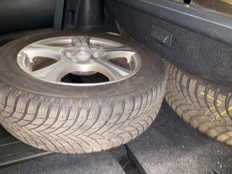 Nissan Qashqai+2 2.0 dCi I-Way 4x4 2011 – снимка 15