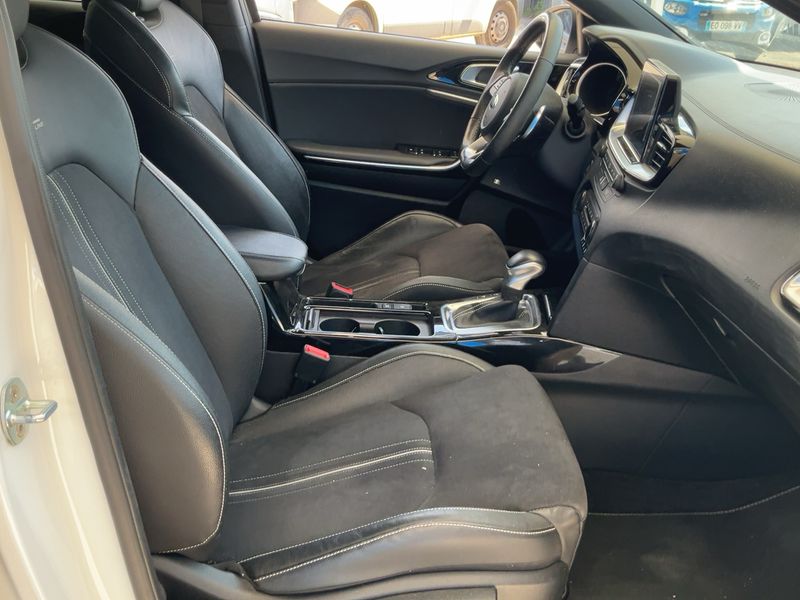 Kia cee'd 1.6 CRDi GT Line Premium 2019 – снимка 16
