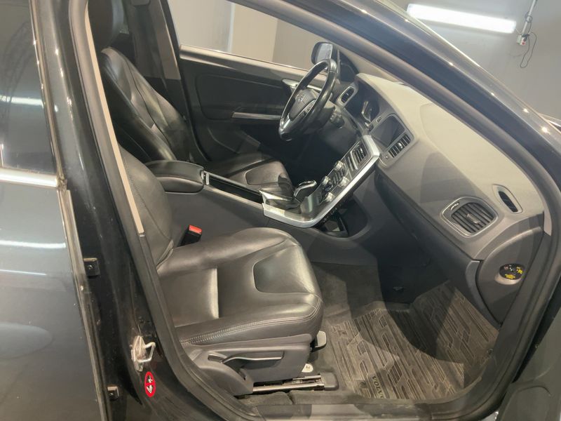 Volvo V60 2.0 D4 Summum 2016 – снимка 17