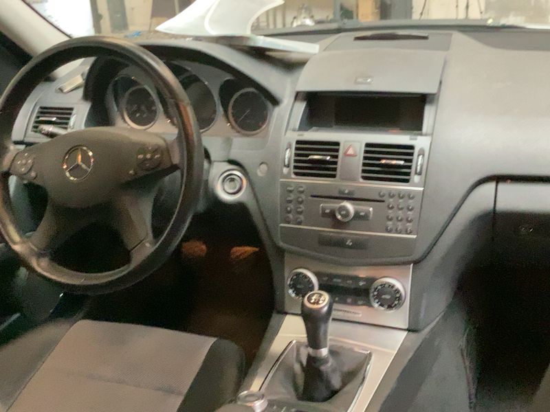 Mercedes-Benz C-Klasse C 200 CDI T BlueEfficiency Avantgarde 2010 – снимка 18