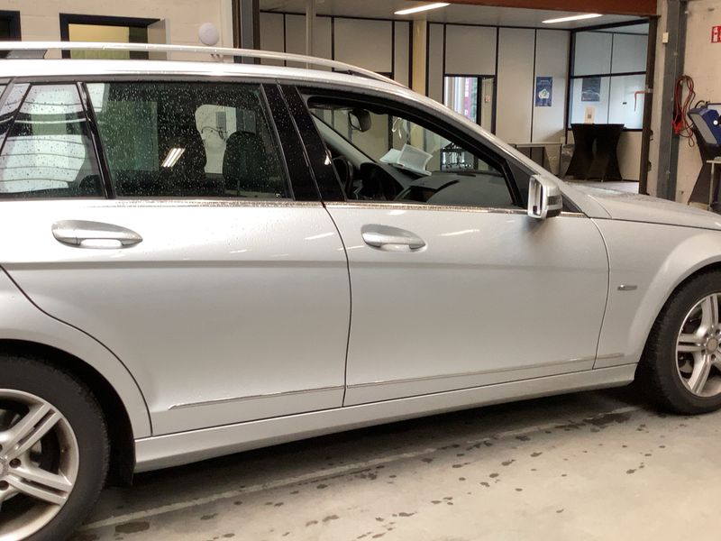 Mercedes-Benz C-Klasse C 200 CDI T BlueEfficiency Avantgarde 2010 – снимка 10
