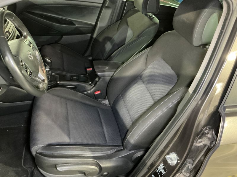 Hyundai Tucson 1.7 CRDi Comfort ISG 2WD 2015 – снимка 28