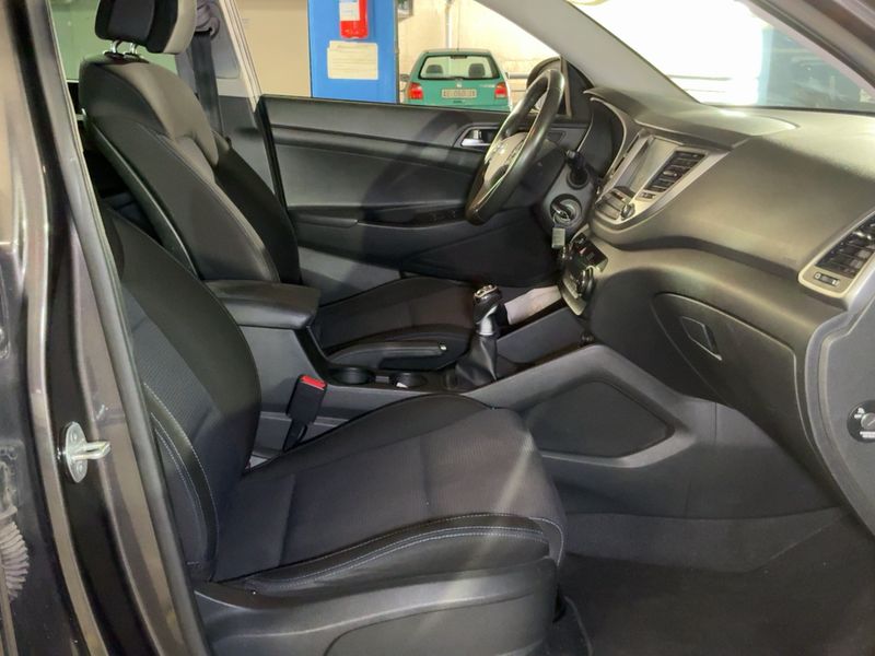 Hyundai Tucson 1.7 CRDi Comfort ISG 2WD 2015 – снимка 16