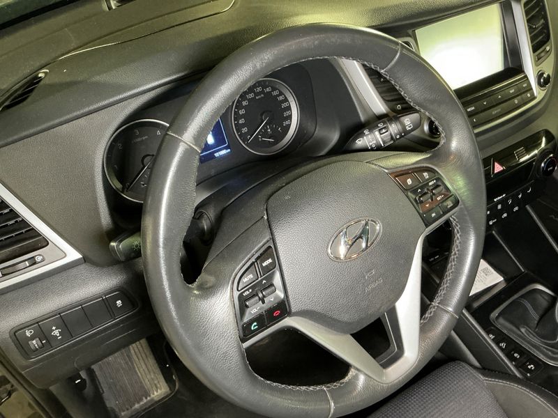 Hyundai Tucson 1.7 CRDi Comfort ISG 2WD 2015 – снимка 30