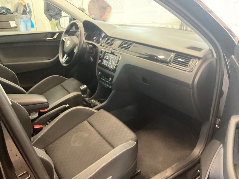Skoda Rapid Spaceback 1.6 TDI EmotionPlus 2015 – снимка 3