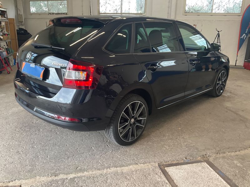 Skoda Rapid Spaceback 1.6 TDI EmotionPlus 2015 – снимка 2