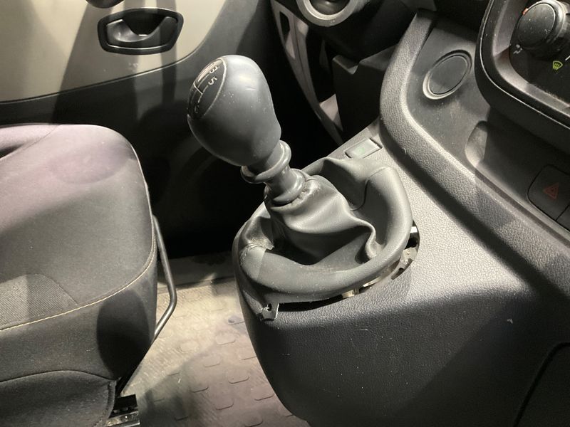 Renault Trafic 1.6 dCi L1H1 2,7t Komfort 2015 – снимка 32