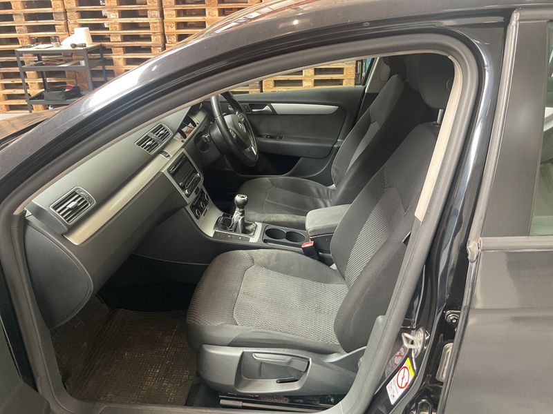 Volkswagen Passat 1.6 TDI Trendline BlueMotion Tech 2011 – снимка 3