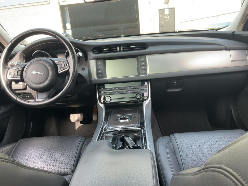 Jaguar XF 20d Prestige 2016 – снимка 17