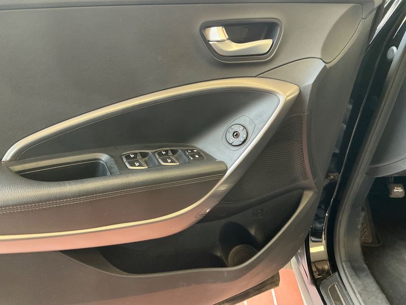 Hyundai Santa Fe 2.2 CRDi Style 2WD 2013 – снимка 31