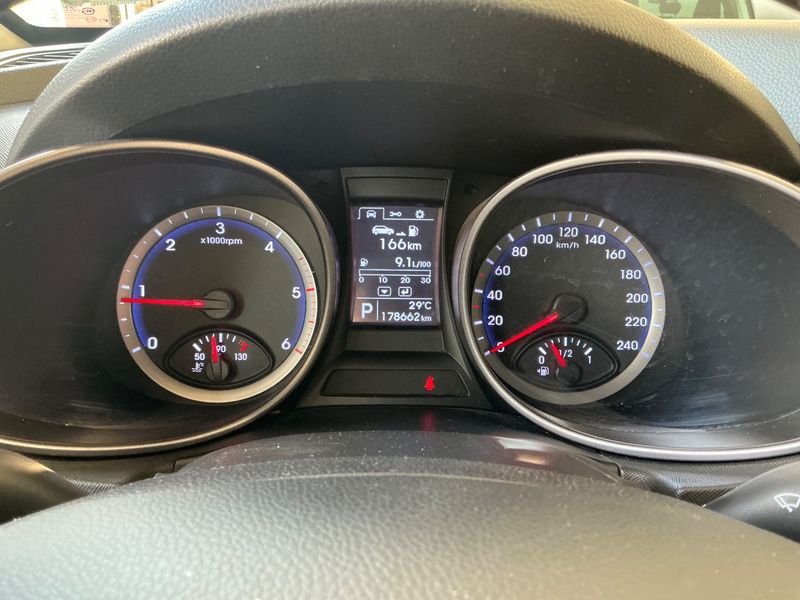 Hyundai Santa Fe 2.2 CRDi Style 2WD 2013 – снимка 18