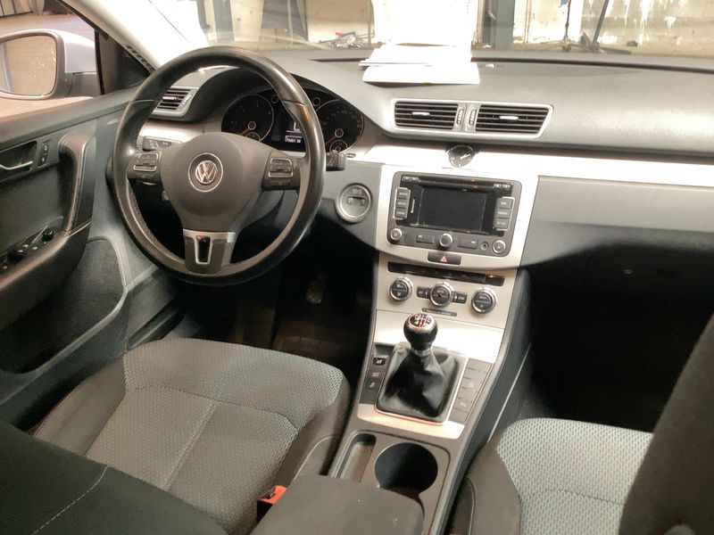 Volkswagen Passat 1.6 TDI Trendline BlueMotion Tech 2012 – снимка 17
