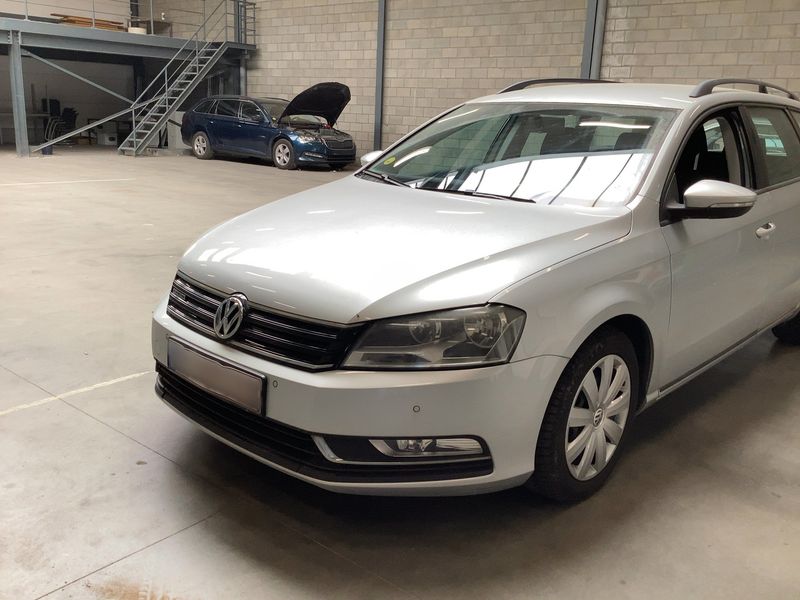 Volkswagen Passat 1.6 TDI Trendline BlueMotion Tech 2012 – снимка на щета 2
