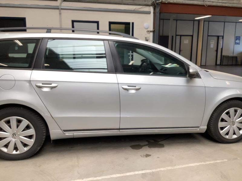 Volkswagen Passat 1.6 TDI Trendline BlueMotion Tech 2012 – снимка на щета 10