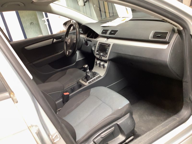 Volkswagen Passat 1.6 TDI Trendline BlueMotion Tech 2012 – снимка 16