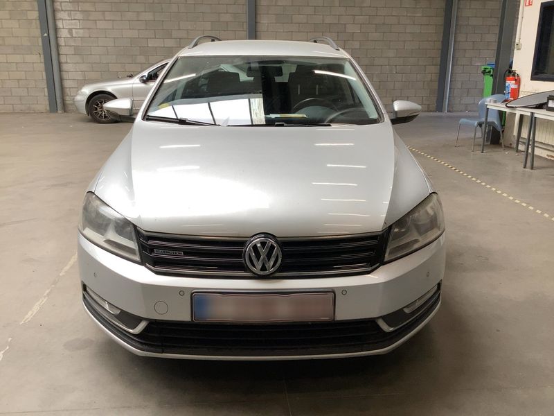 Volkswagen Passat 1.6 TDI Trendline BlueMotion Tech 2012 – снимка на щета 14
