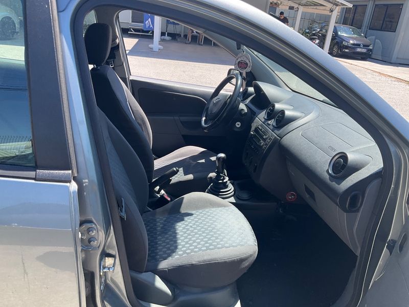 Ford Fiesta 1.6 Trend 2003 – снимка 3