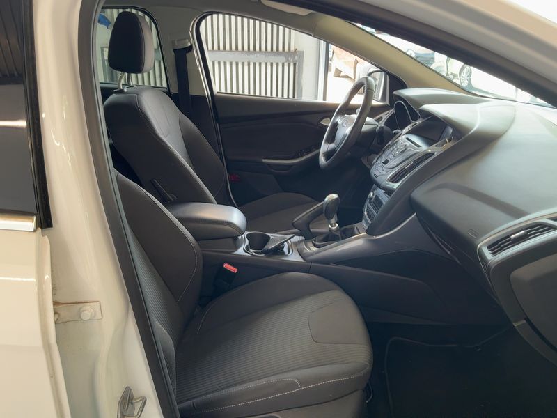 Ford Focus 1.6 TDCi Titanium 2014 – снимка 17