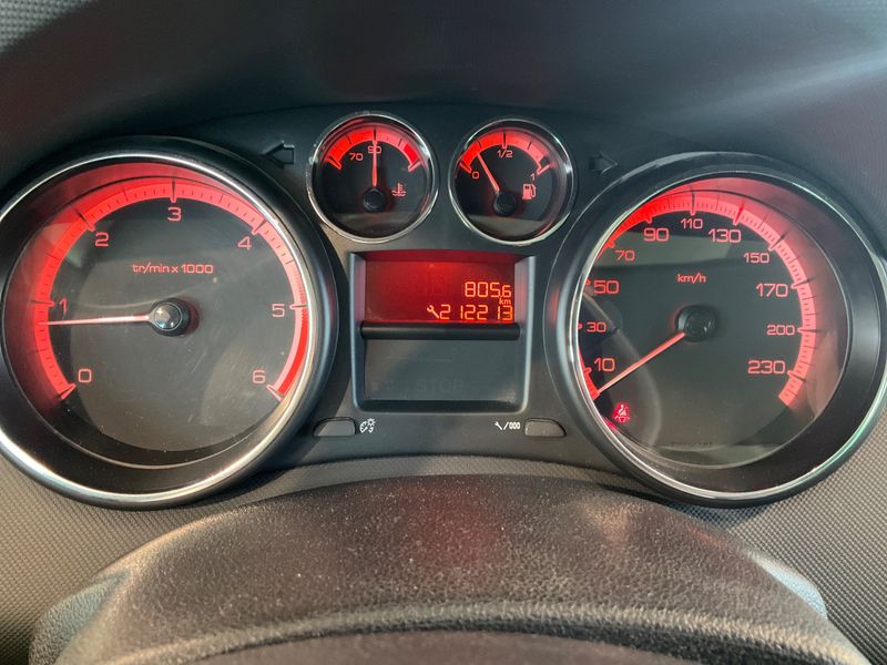 Peugeot 308 1.6 HDi Family 2011 – снимка 4