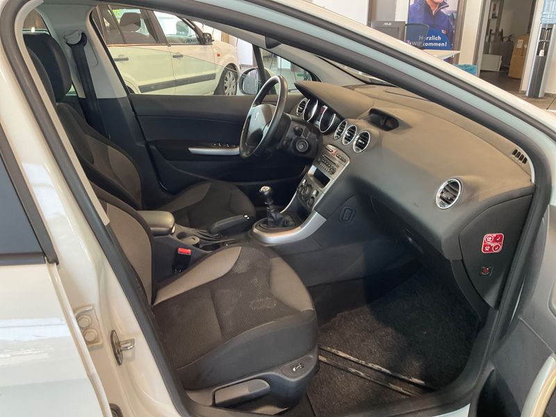 Peugeot 308 1.6 HDi Family 2011 – снимка 3