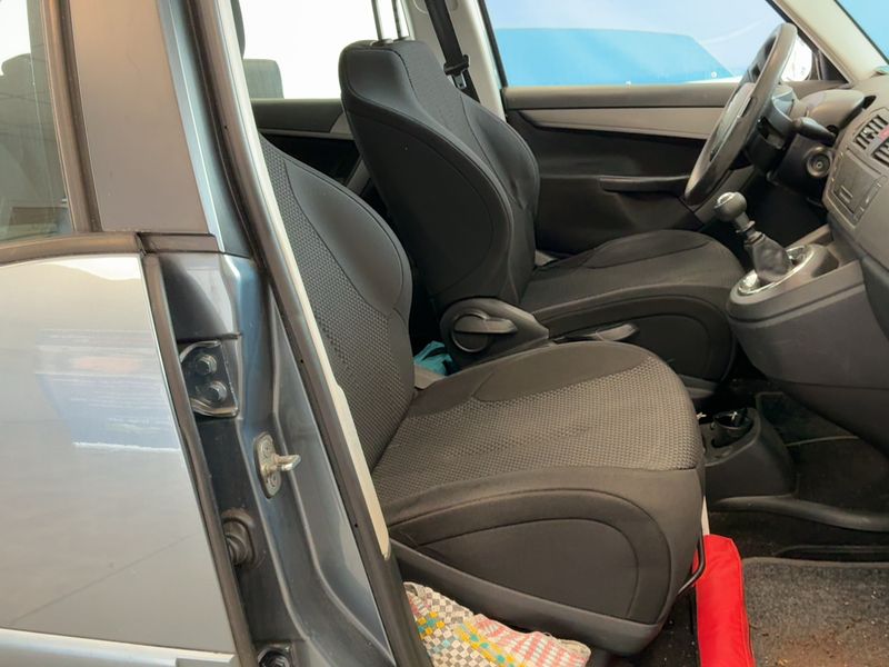 Citroen C4 Picasso 1.6 HDi Business Class 2011 – снимка 16