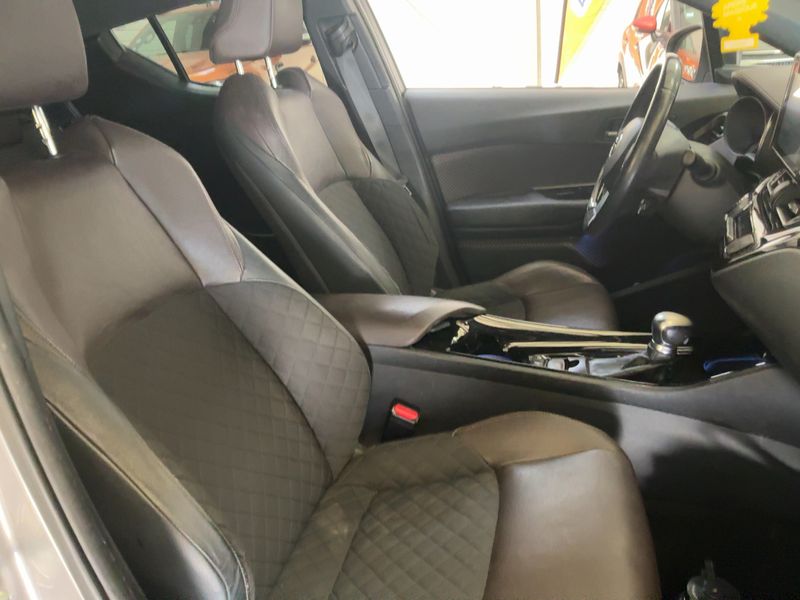 Toyota C-HR 1.8 Hybrid Distinctive 2017 – снимка 16