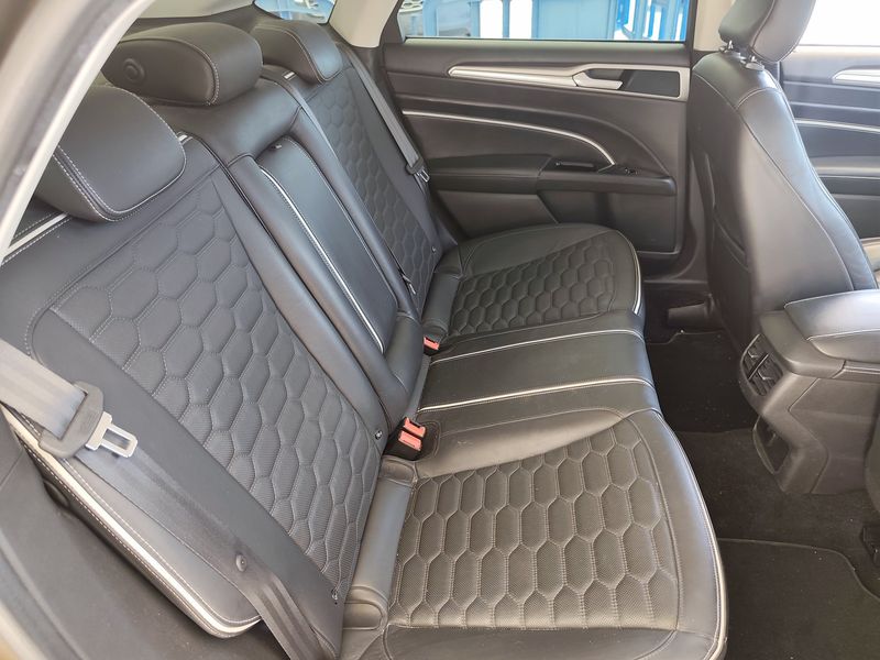 Ford Mondeo 2.0 Hybrid Vignale 2017 – снимка 14