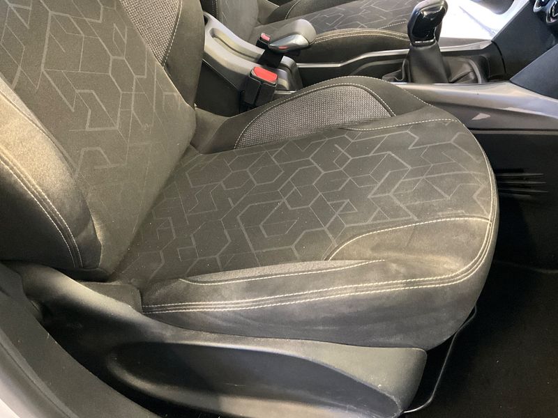 Peugeot 2008 1.2 VTi Active 2016 – снимка 29