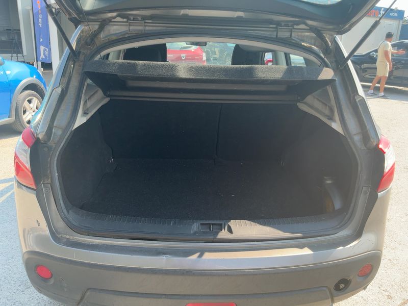 Nissan Qashqai 2.0 dCi Acenta 4x4 2011 – снимка 15