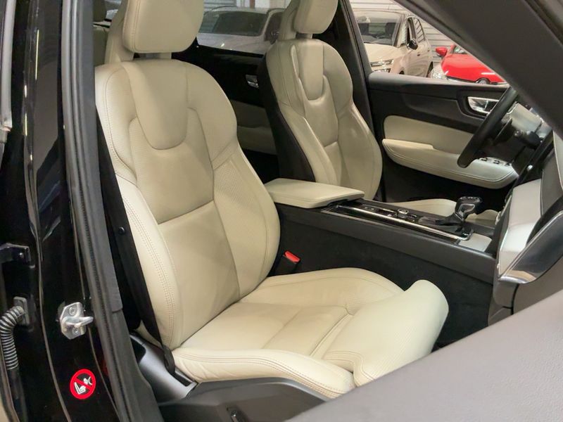 Volvo XC60 2.0 D5 Inscription Luxe AWD 2017 – снимка 16