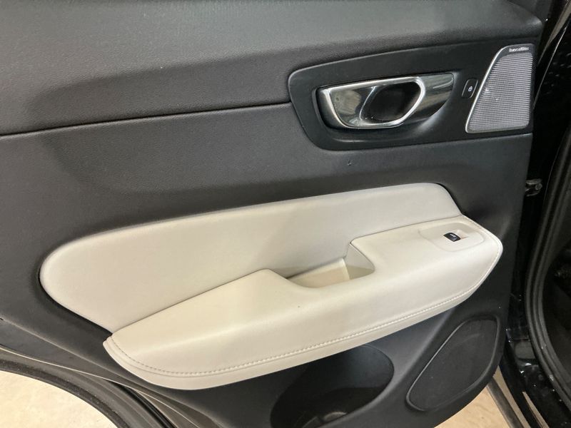 Volvo XC60 2.0 D5 Inscription Luxe AWD 2017 – снимка 23