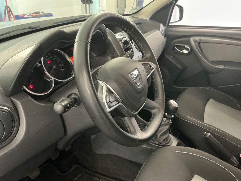 Dacia Duster 1.2 TCe Black Shadow 4x2 2018 – снимка 54