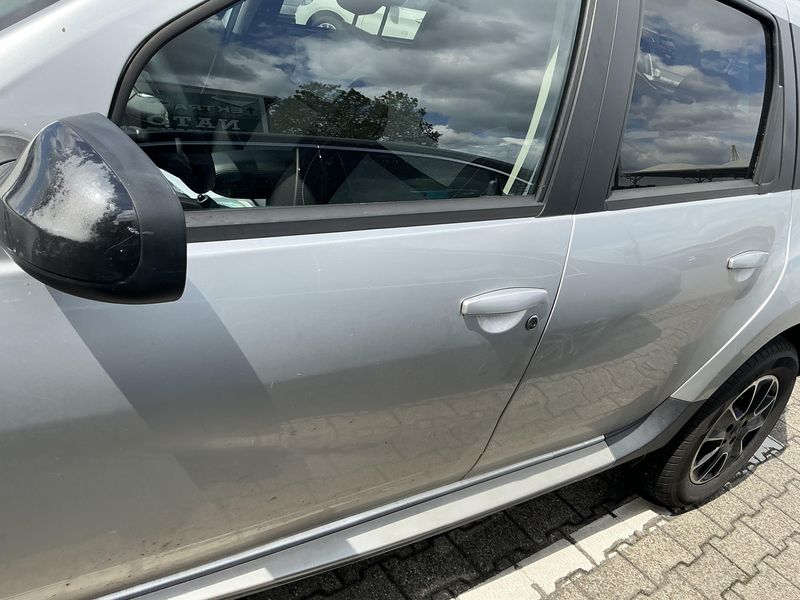 Dacia Duster 1.2 TCe Black Shadow 4x2 2018 – снимка 4