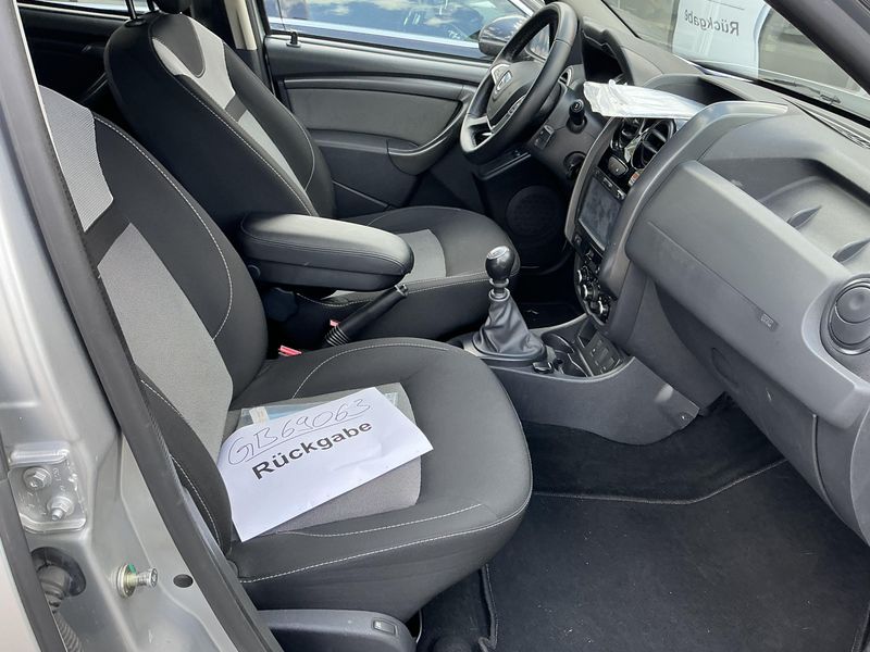Dacia Duster 1.2 TCe Black Shadow 4x2 2018 – снимка 16
