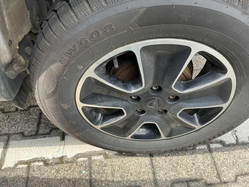 Dacia Duster 1.2 TCe Black Shadow 4x2 2018 – снимка 5