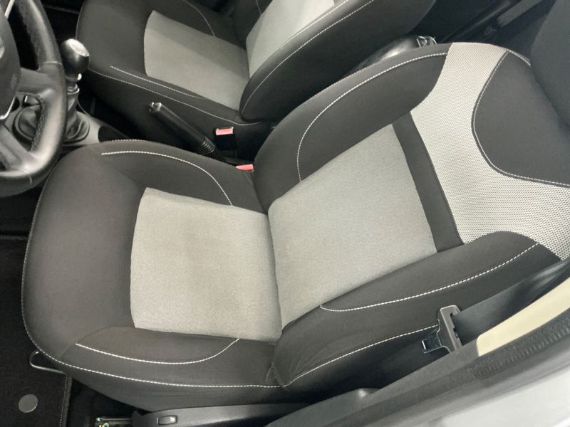 Dacia Duster 1.2 TCe Black Shadow 4x2 2018 – снимка 53